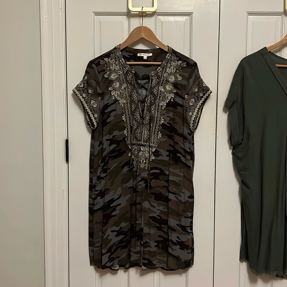 Camo embroidered shift dress